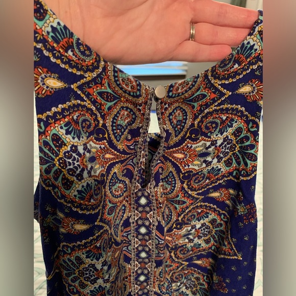 Spaghetti Strap Tank Top EUC - Picture 4 of 7